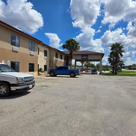 Karnes City Lodge Bagian luar foto