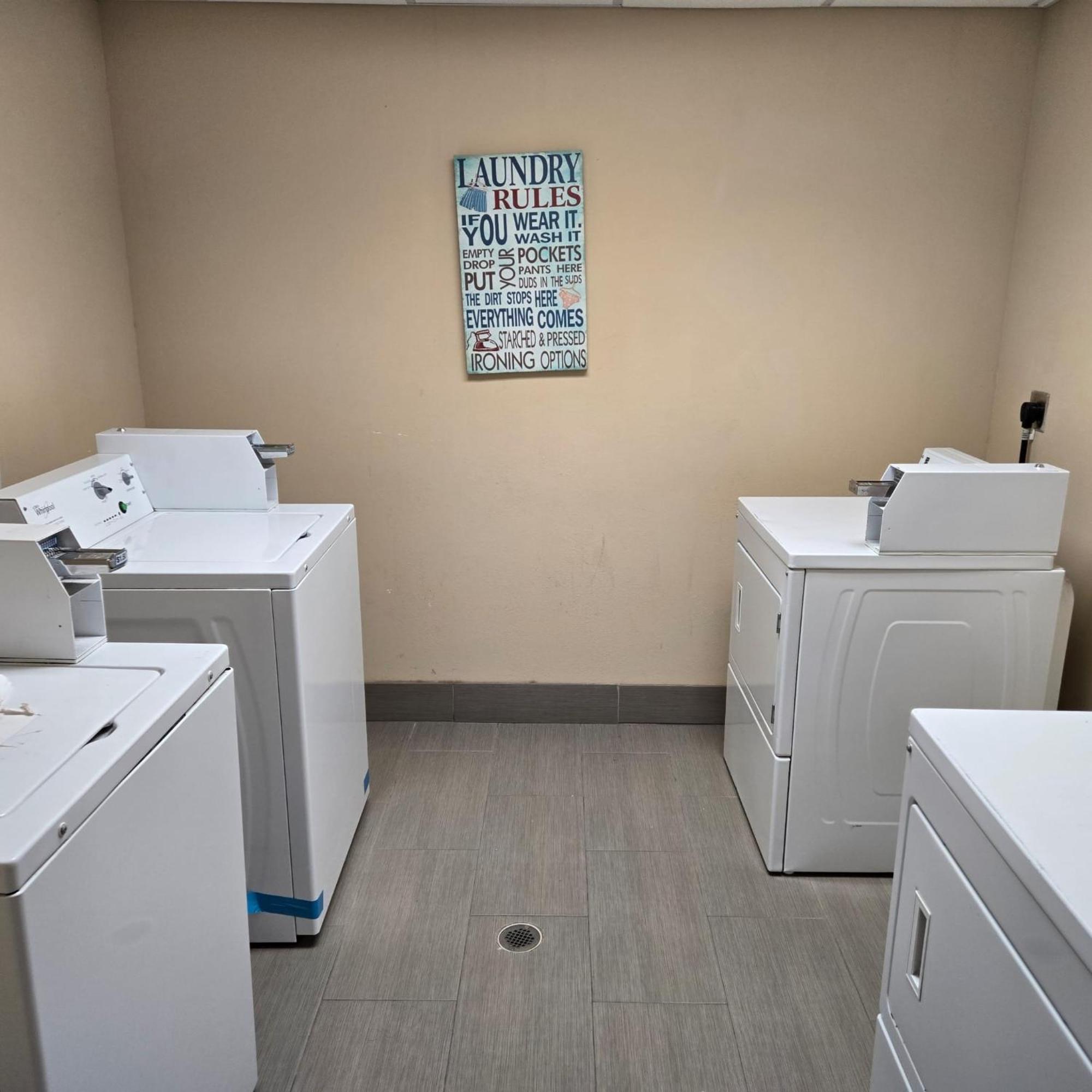 Karnes City Lodge Bagian luar foto