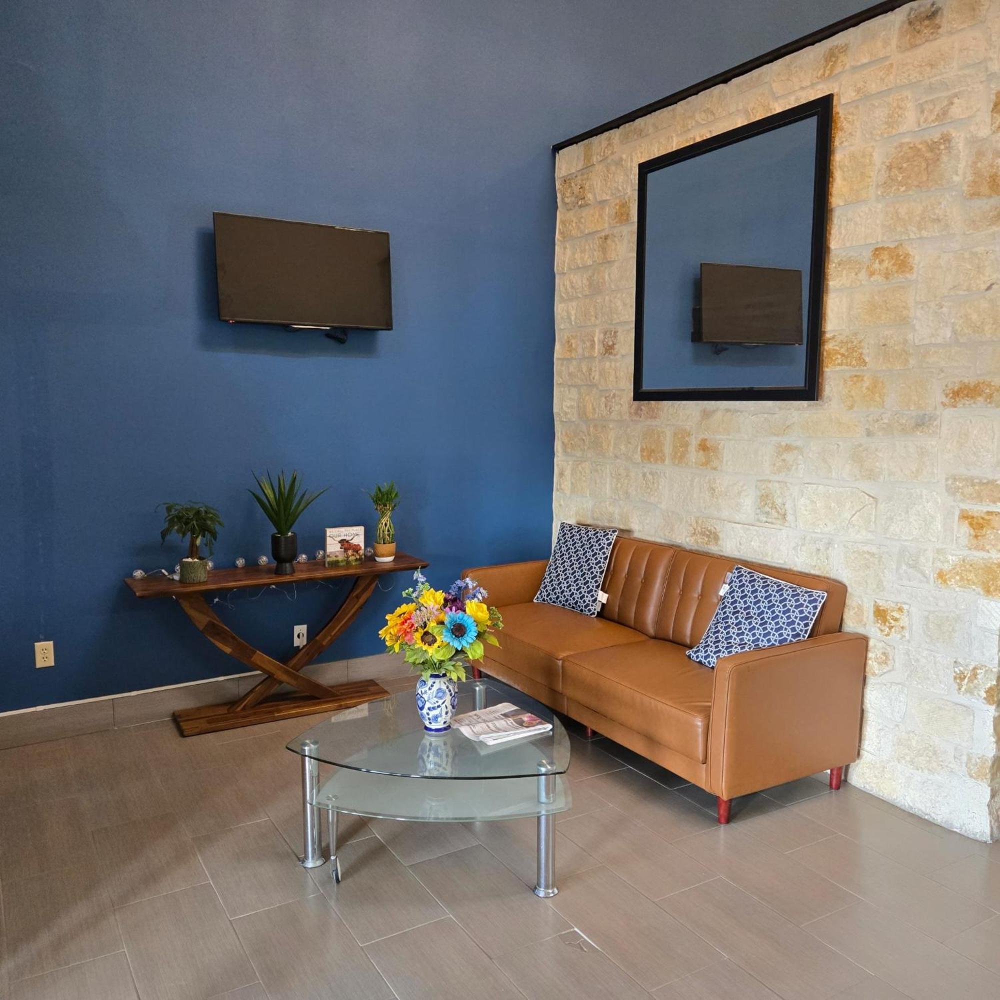 Karnes City Lodge Bagian luar foto