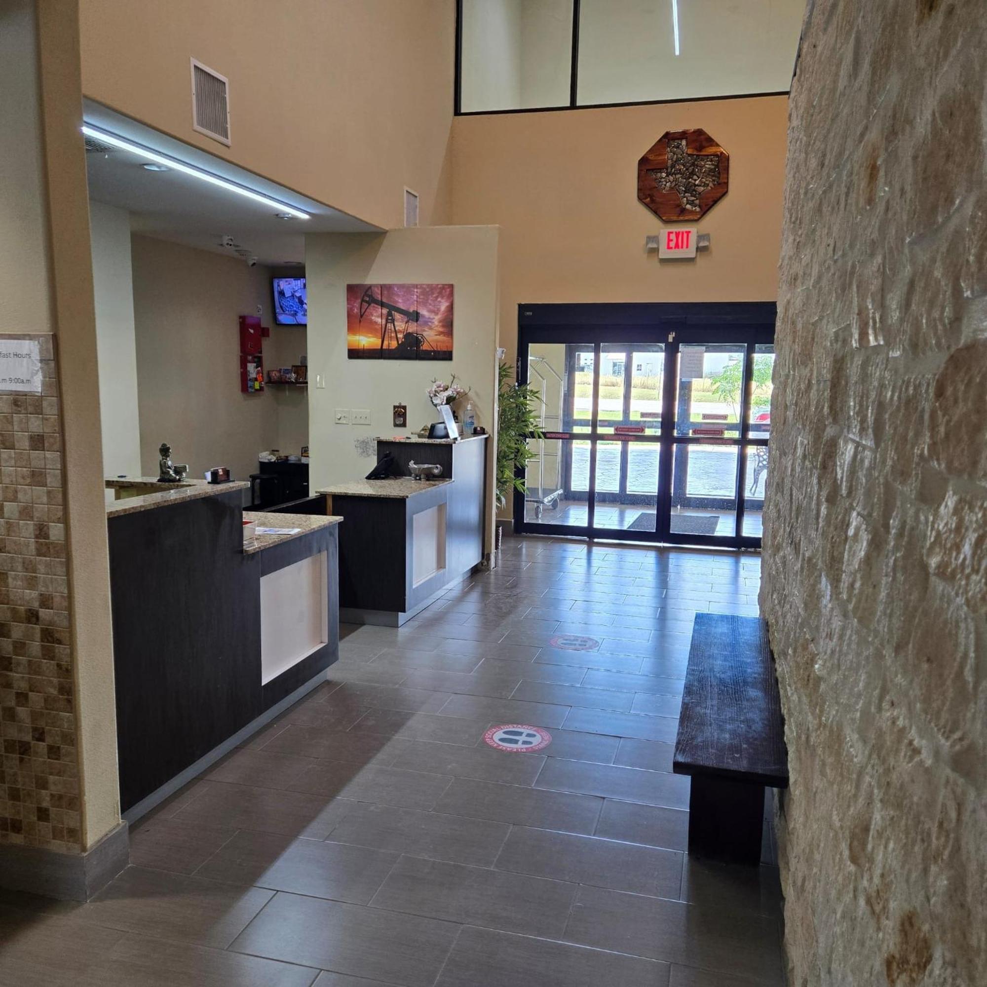 Karnes City Lodge Bagian luar foto