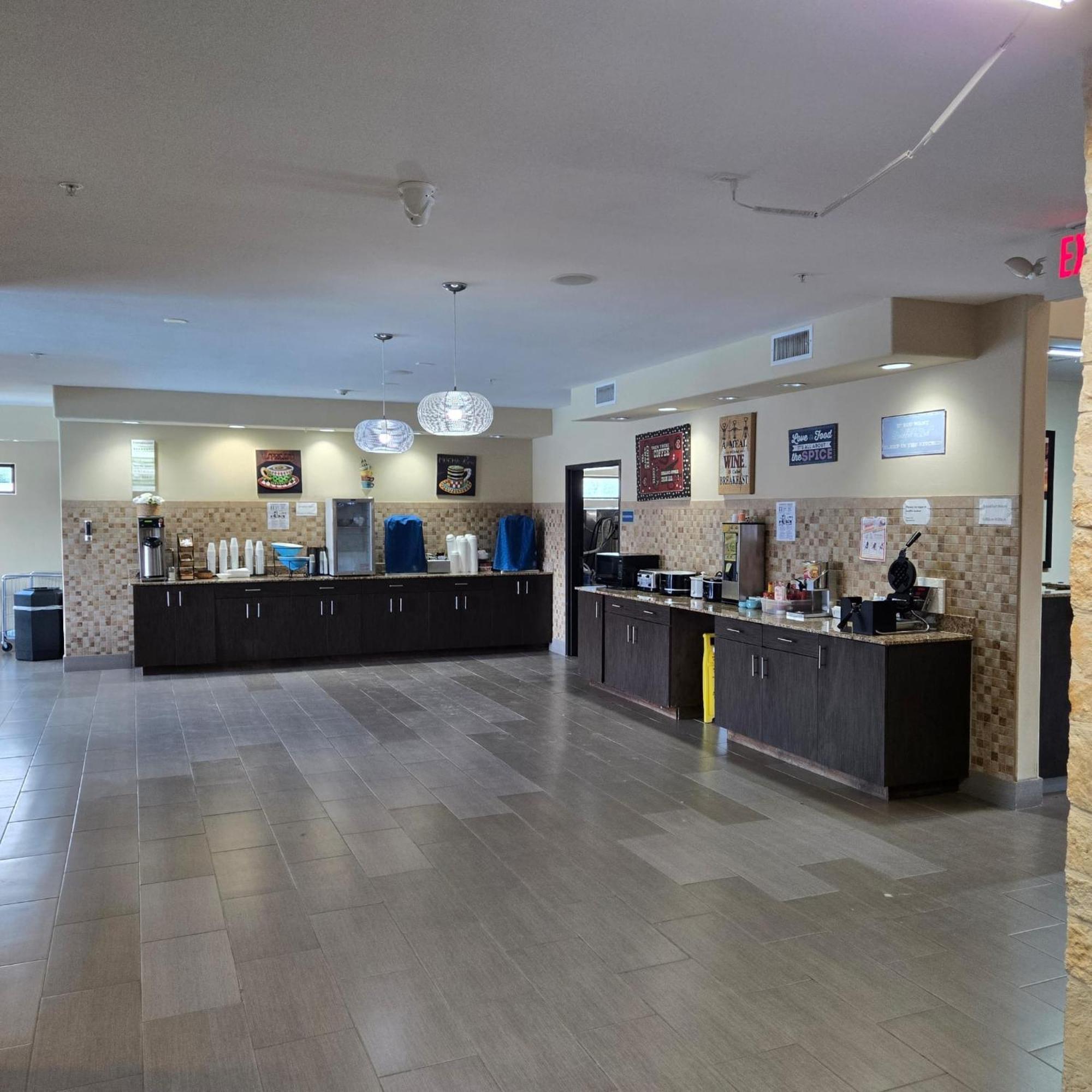 Karnes City Lodge Bagian luar foto