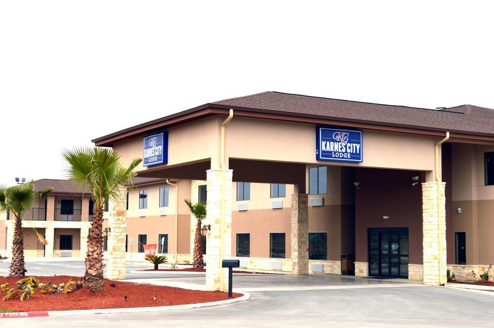 Karnes City Lodge Bagian luar foto
